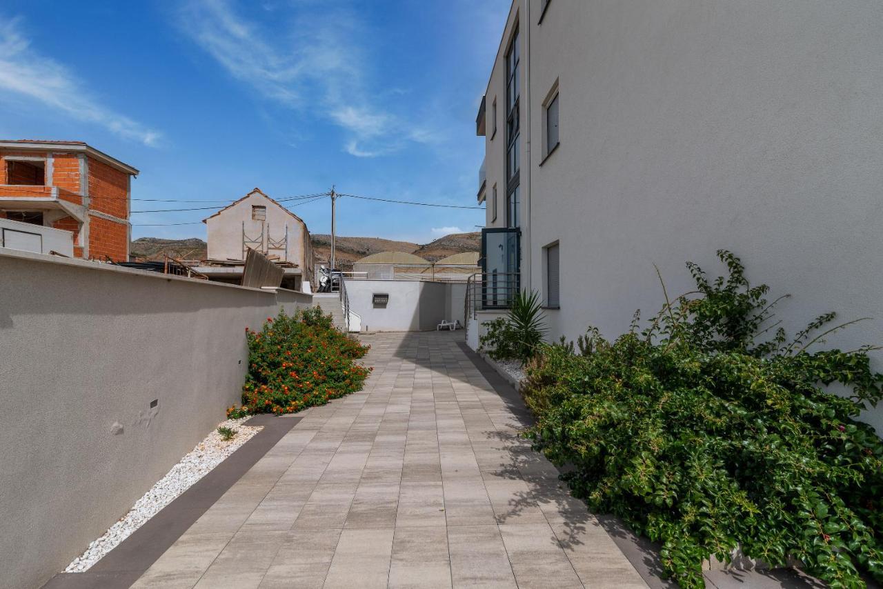 Apartman Lorena Trogir Bagian luar foto