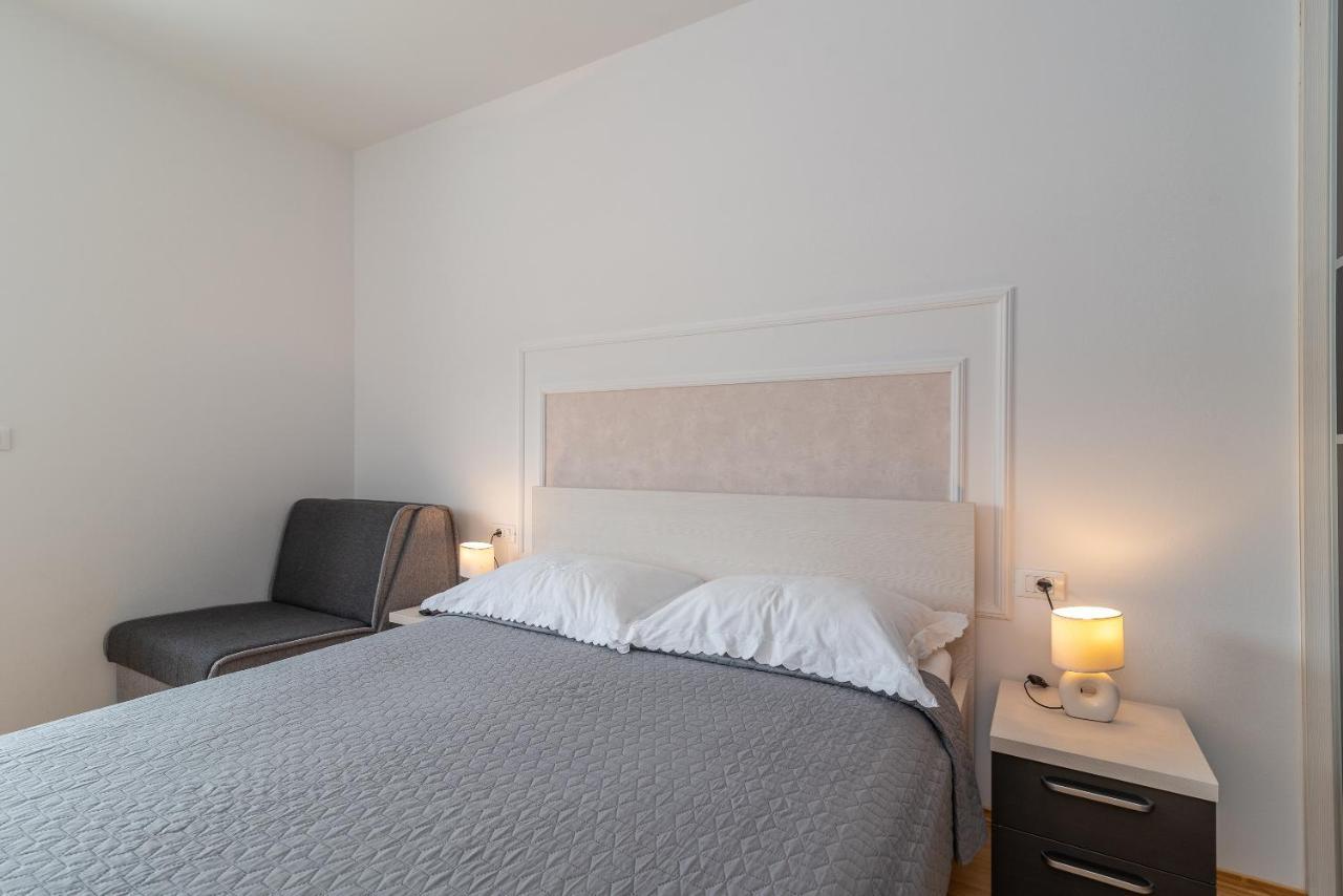 Apartman Lorena Trogir Bagian luar foto